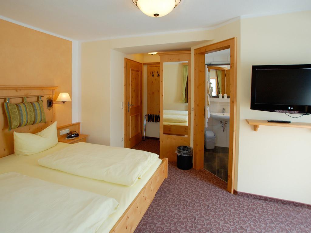 Hotel Gebirgshaeusl Engedey الغرفة الصورة