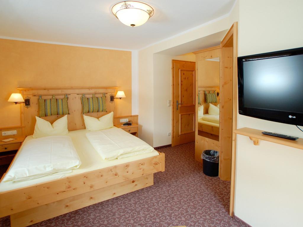 Hotel Gebirgshaeusl Engedey الغرفة الصورة