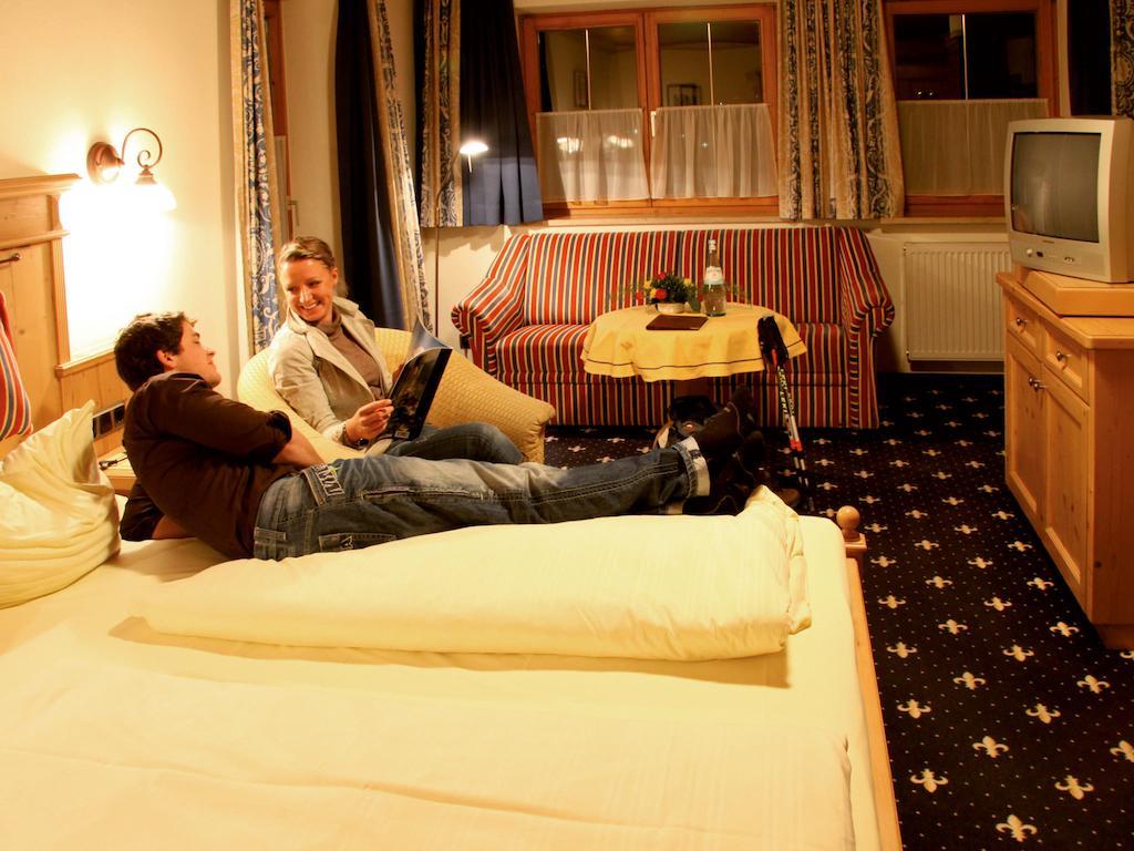 Hotel Gebirgshaeusl Engedey الغرفة الصورة